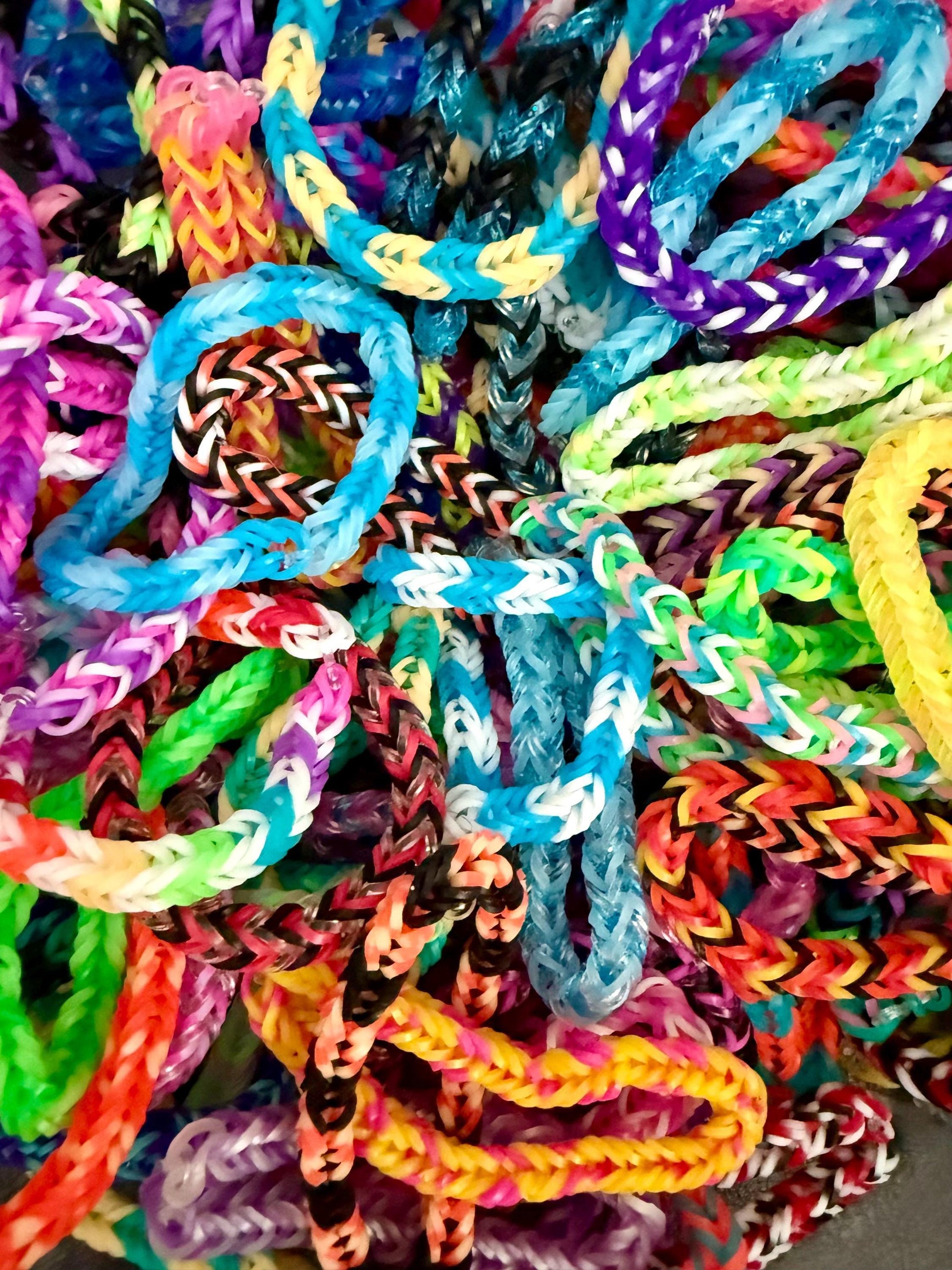Fishtail Rubber Band Bracelets - Party Favors 25 Pack