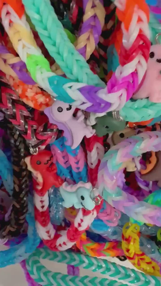 Playful Dinosaur Bracelet: Colorful Fishtail Design
