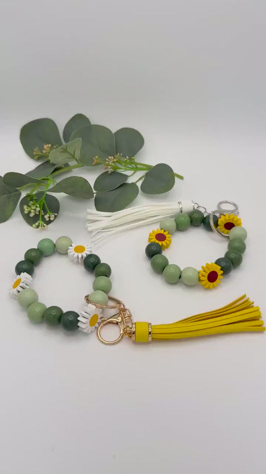 Daisy Sunflower Beaded Keychain Wristlet - Wooden Bead Key Ring Bracelet - Stretchy Car Key Wrist Loop - Boho Teacher Gift for Her Bag Charm